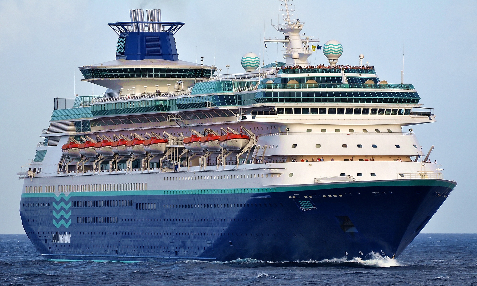 who owns pullmantur cruises