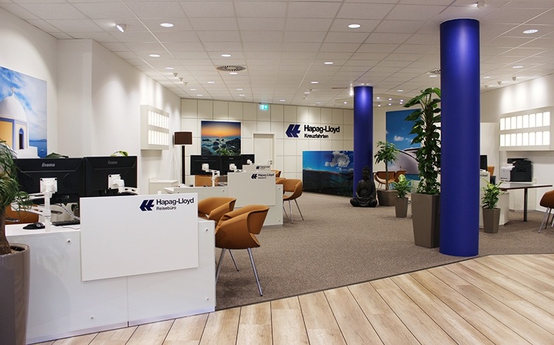 Im Hapag-Lloyd Reisebüro Ahrensburg