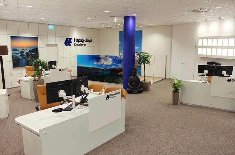 Im Hapag-Lloyd Reisebüro Ahrensburg
